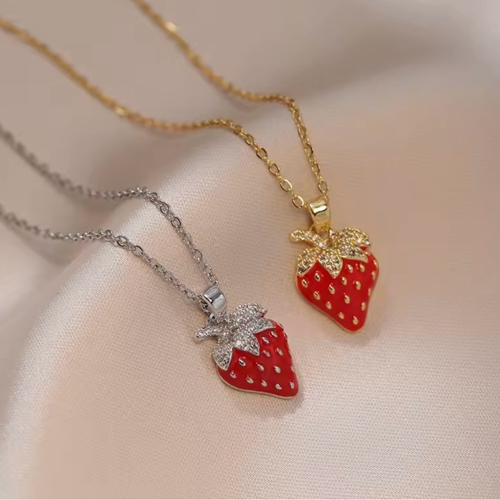 Gorgeous Red Strawberry Pendant Necklace For Women - Picture 3 of 5